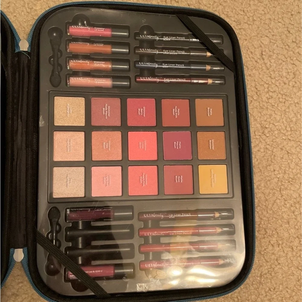 Makeup Kit - Picture 4 of 5